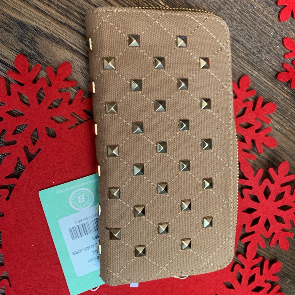 Medium sized wallet
